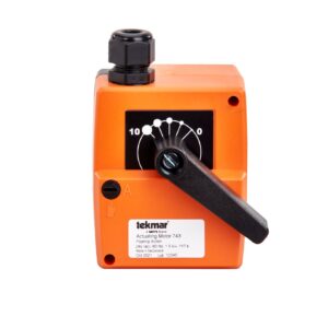 Tekmar® 743 Motor Mixing Valves, For use with Control having a 24 V (ac) floating output., Brass, Orange